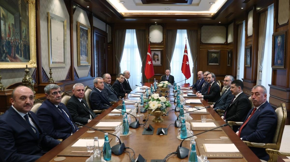 Başkan Erdoğan Türk İş heyetini kabul etti
