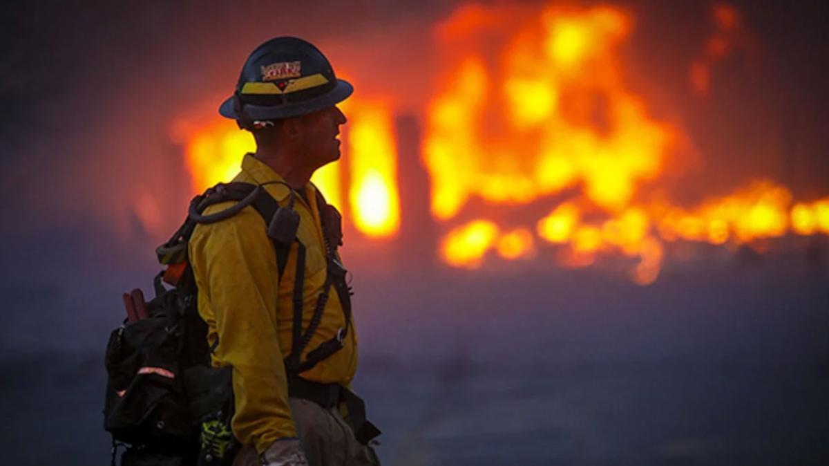 ABD'de yangın felaketi: Yüzlerce ev kül oldu