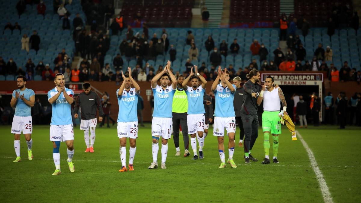 Trabzonsporlu futbolculardan yeni yıl mesajı: Sevdamız bir, dileklerimiz bir