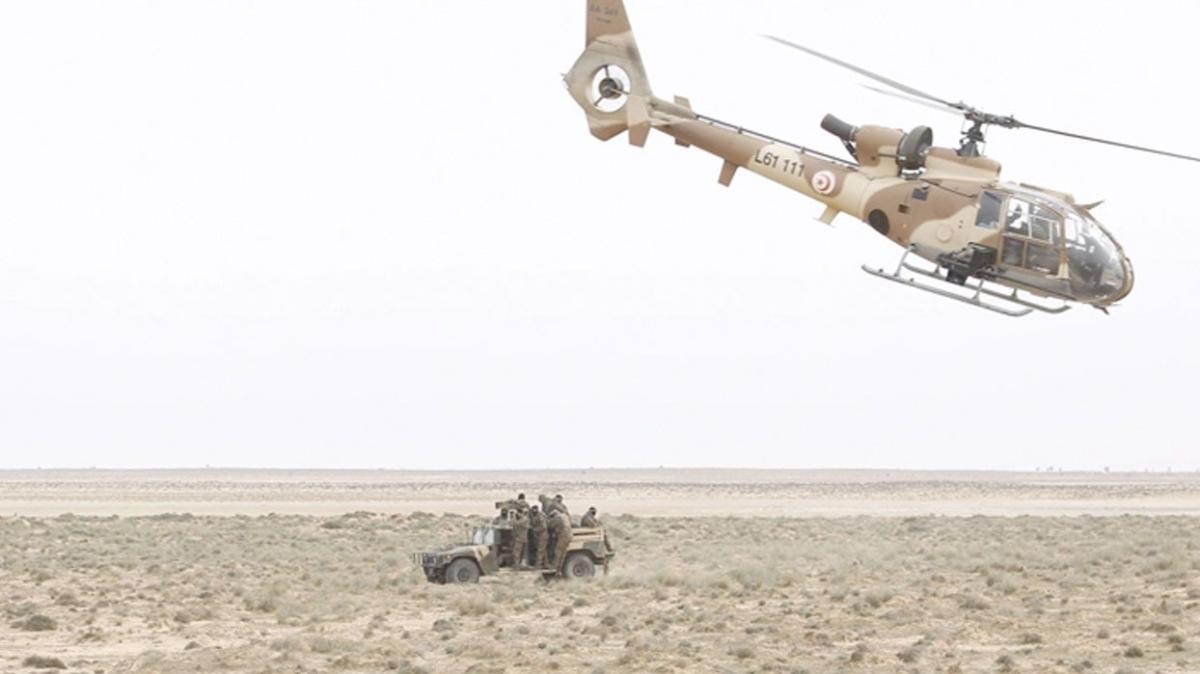 Tunus'ta askeri helikopter dt