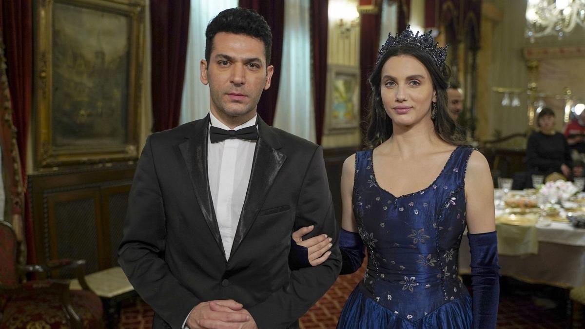 Aziz'in yıldızı Murat Yıldırım ve eşi Imani Elbani reklam filminde