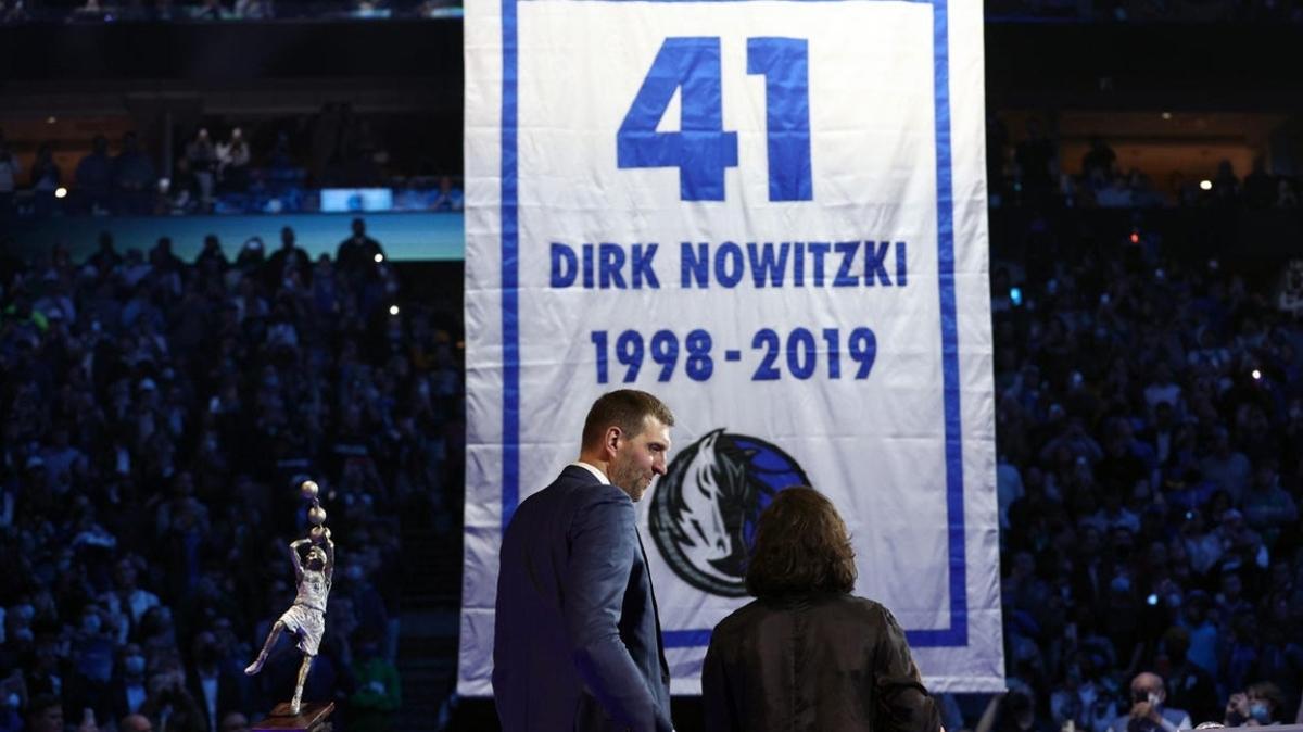 Dirk Nowitzki sonras gndeme geldi! te NBA'de formas emekli edilen isimler...