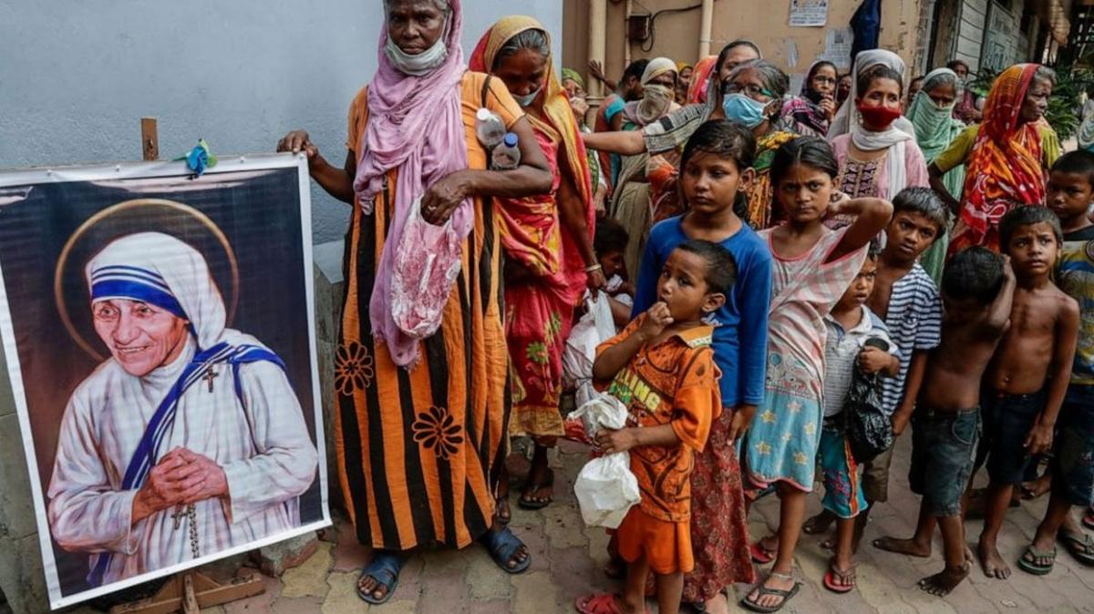 Hindistan, Rahibe Teresa'nn hayr kurumu iin yabanc fon engelini geri ald