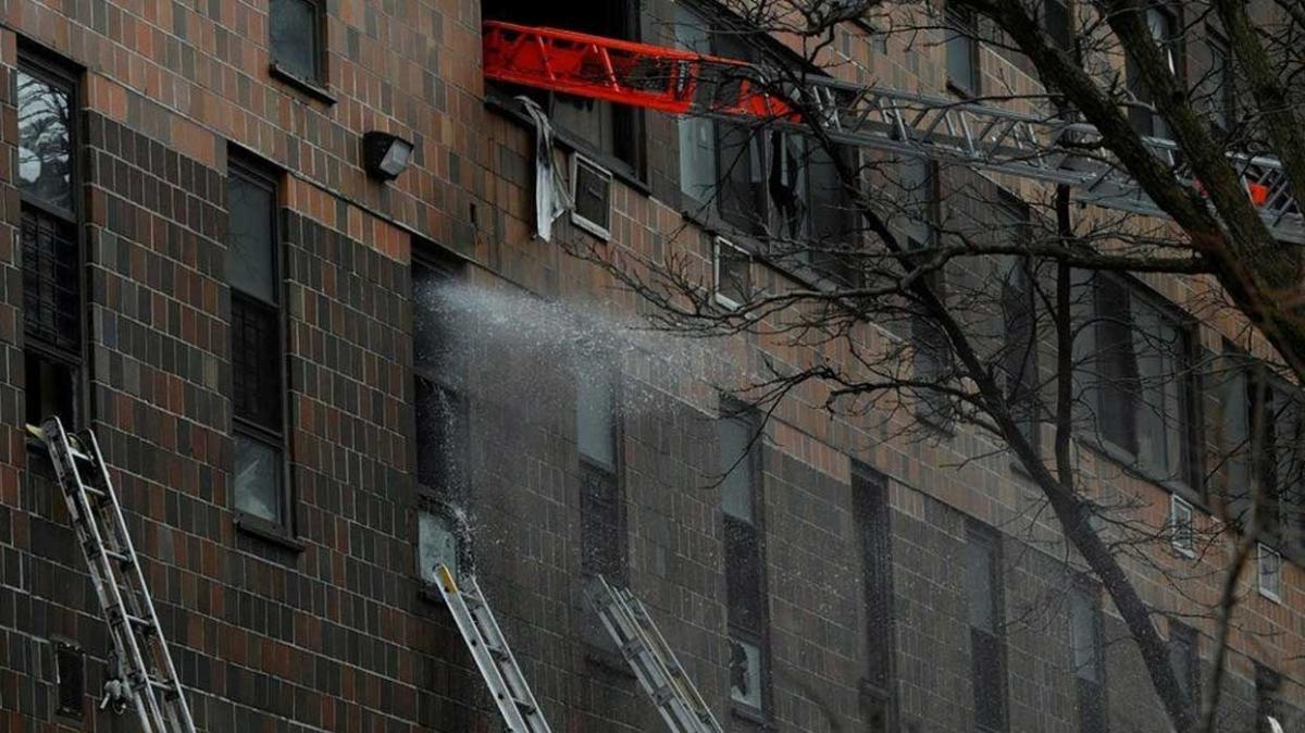 New York'ta bir yangında 9'u çocuk 19 kişi hayatını kaybetti