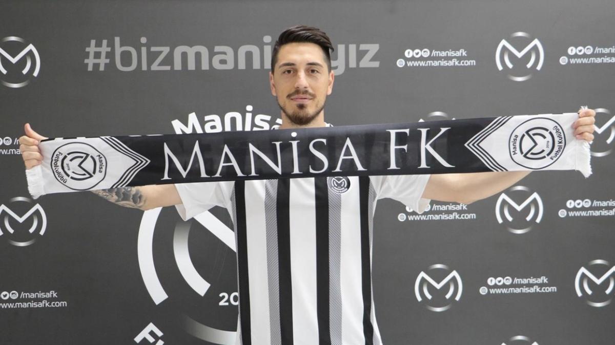 4 gün önce Rizespor'dan ayrılmıştı, Manisa FK'ye imza attı
