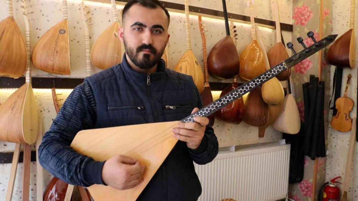 Kasas gitardan sap balamadan... lgin enstrman grenler aryor!