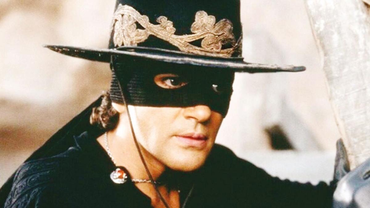 Zorro dizi formatında çekilecek! Kadın maskeli olarak dönüyor