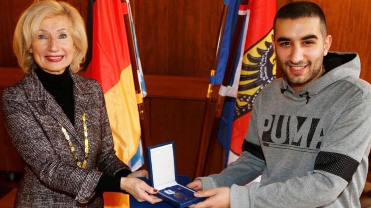 Almanya'da iki Türk gence madalya! “Müslüman bir doktor adayı olarak güzel iz bıraktıysam ne mutlu bana”