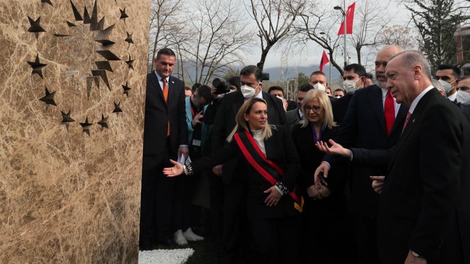 Başkan Erdoğan'ın adı Arnavutluk'ta bir meydana verildi