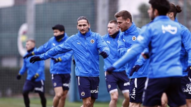 Fenerbahçe'ye müjde üstüne müjde! 3 isim geri dönüyor