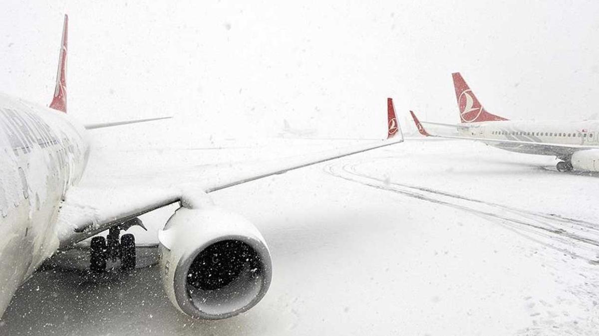 Mardin'de uçak seferlerine kar engeli
