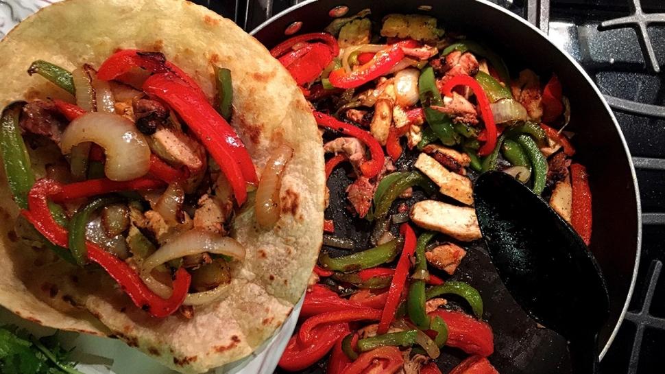 Yapılışı 15 dakika! Nefis tavuklu yemek tarifi