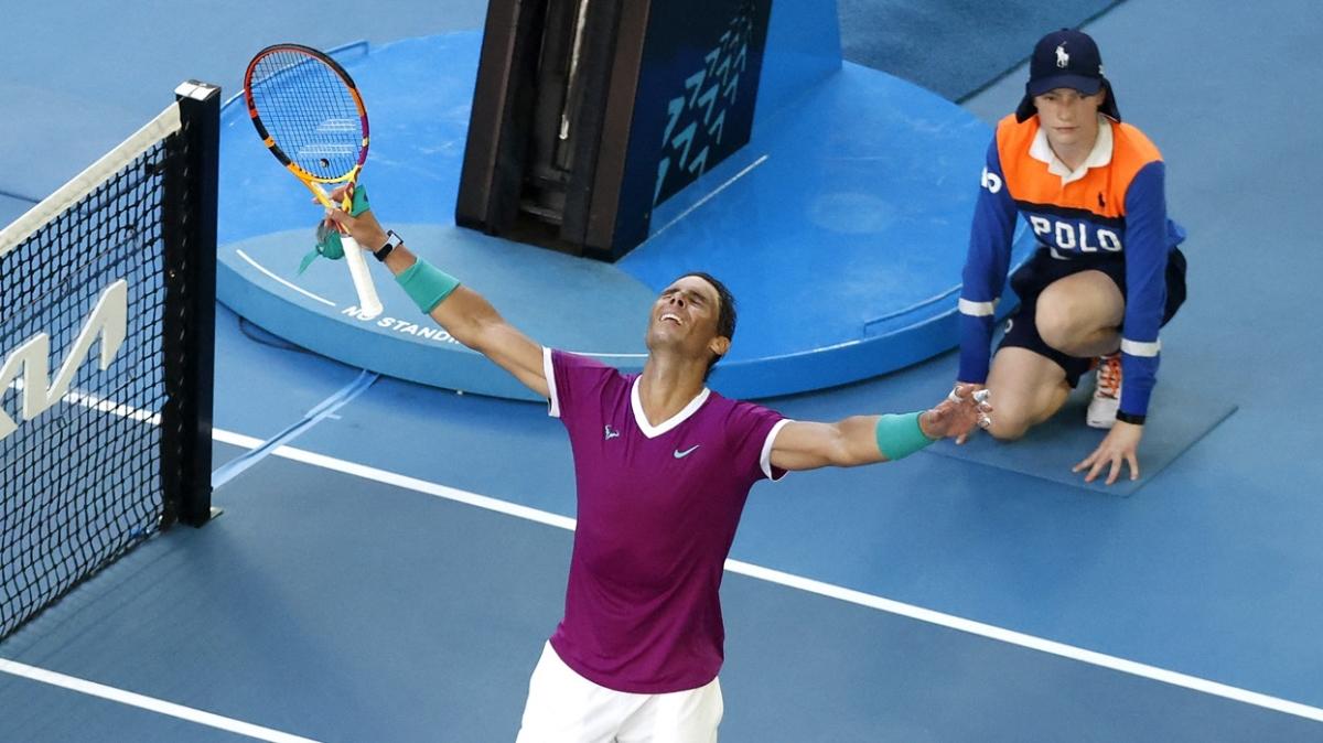 4 saati geçen maç sonrası Rafael Nadal yarı finalde