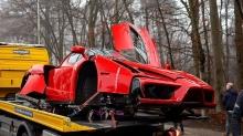 45 milyon TL değerindeki Ferrari'yi ağaca çarptı... Sadece 400 tane üretilmişti