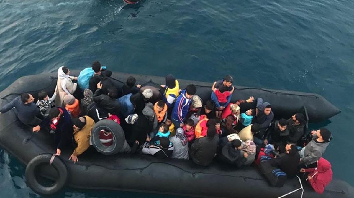 İzmir'de huzur uygulaması... 40 düzensiz göçmen yakalandı