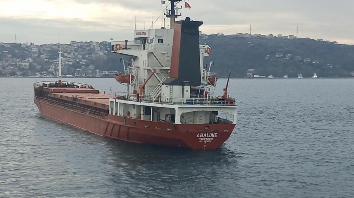 stanbul Boaz'nda arza yapan gemi hareket edemedi