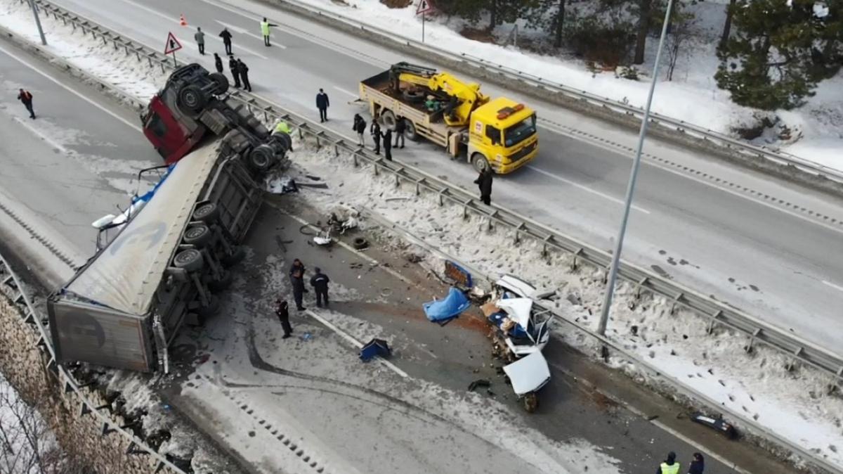 orum'da feci kaza! Geri geri gelen tr otomobilin zerine kt