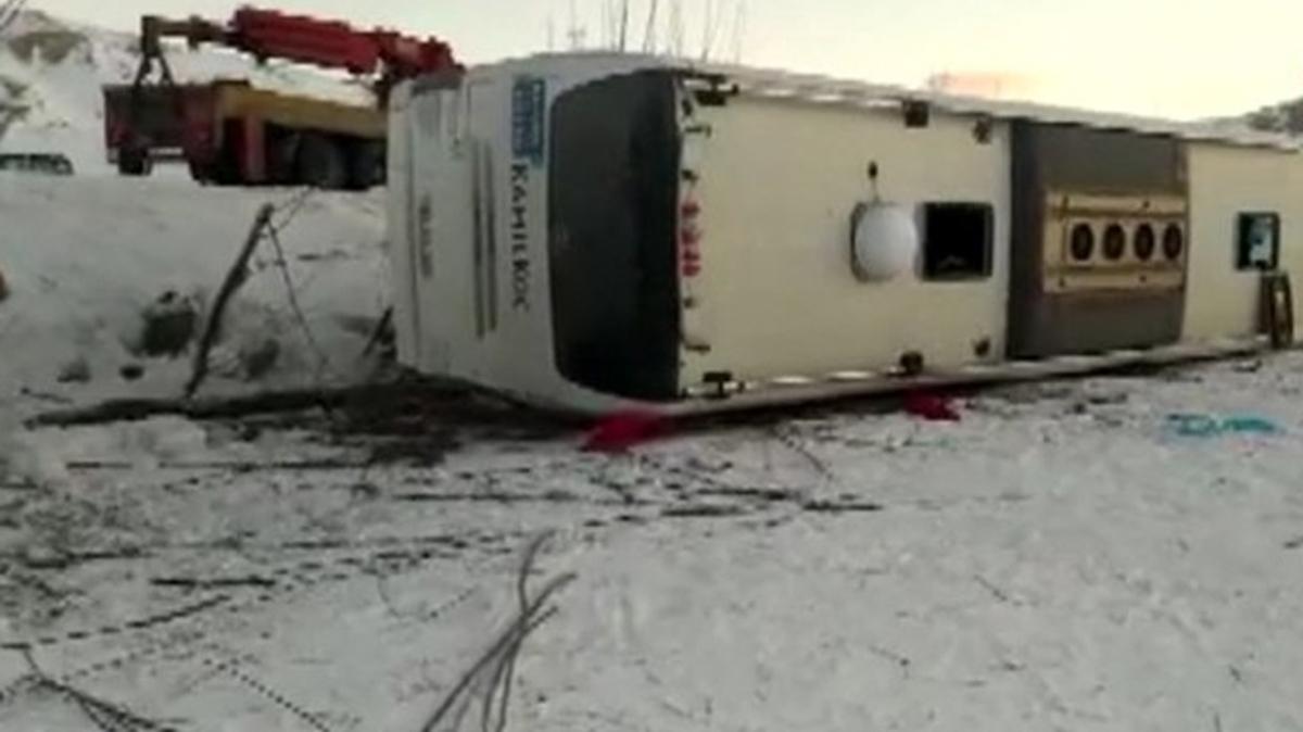 Sivas'ta yolcu otobs devrildi: 11 yolcu yaraland