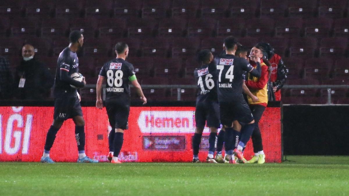 Antalyaspor son dakikalarda bulduu gollerle Hatasypor'u Trkiye Kupas'ndan eledi