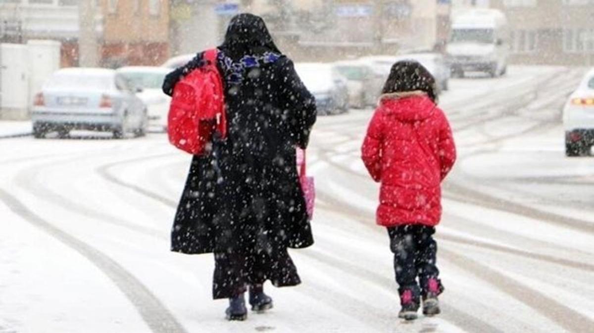 Sivas'ta okullar bugn tatil mi" Sivas Valilii'nden kar tatili aklamas geldi mi"