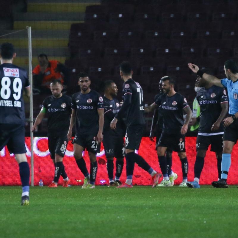 Süper Lig'de 2 aydır kazanamayan Antalyaspor, şeytanın bacağını kırmak istiyor