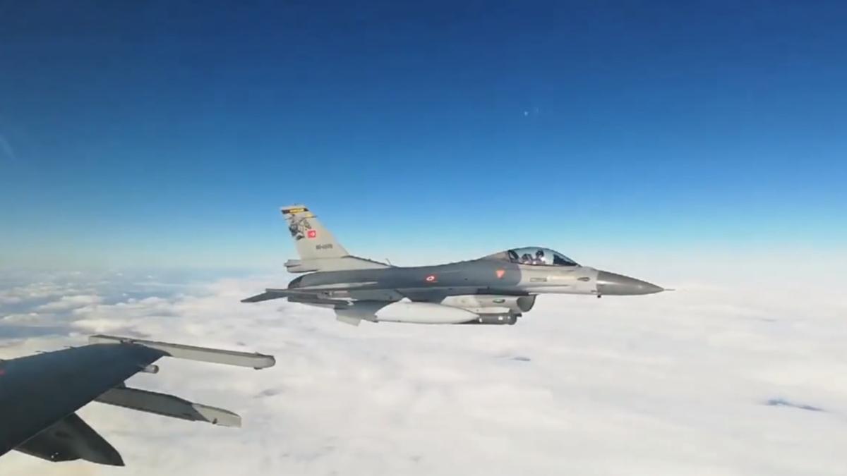 MSB: Hava Kuvvetlerine ait 2 F-16 ua, deniz hava i birlii eitimleri uuunu yapt