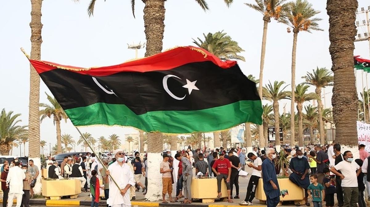 Libya'da babakanlk krizi lkeyi kaosa srklyor