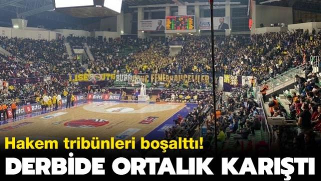 Derdide ortalık karıştı! Fenerbahçe-Galatasaray maçında tribünler boşaltıldı