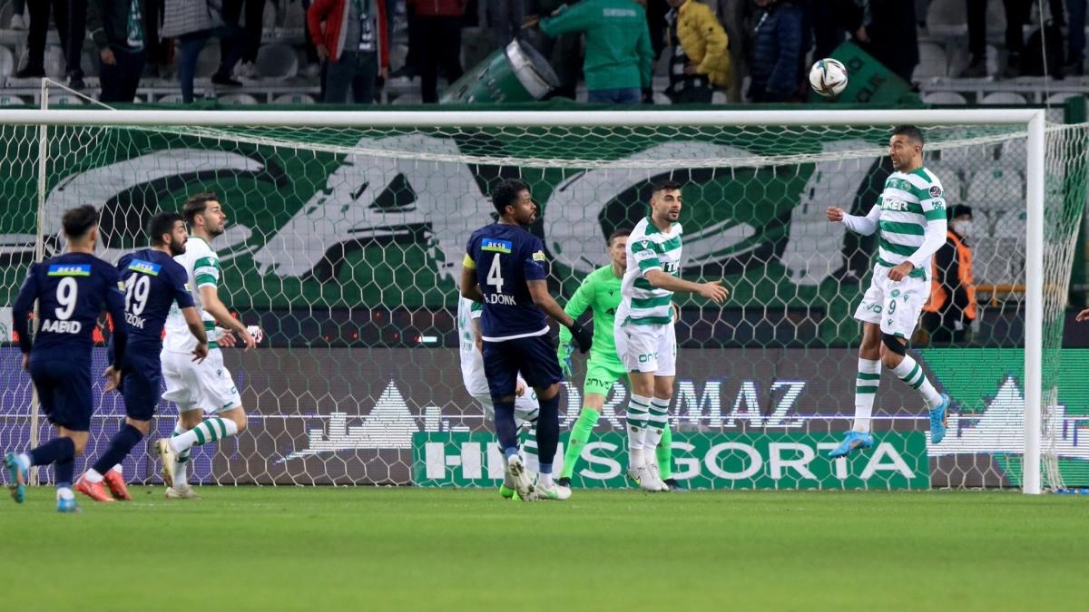 Konyaspor 90+10'da attığı golle Kasımpaşa ile 4-4 berabere kaldı
