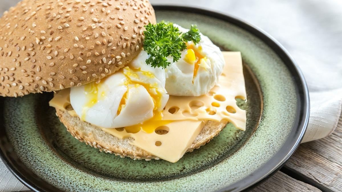 10 dakikalk kahvaltlk tarif: Yumurtal sandvi