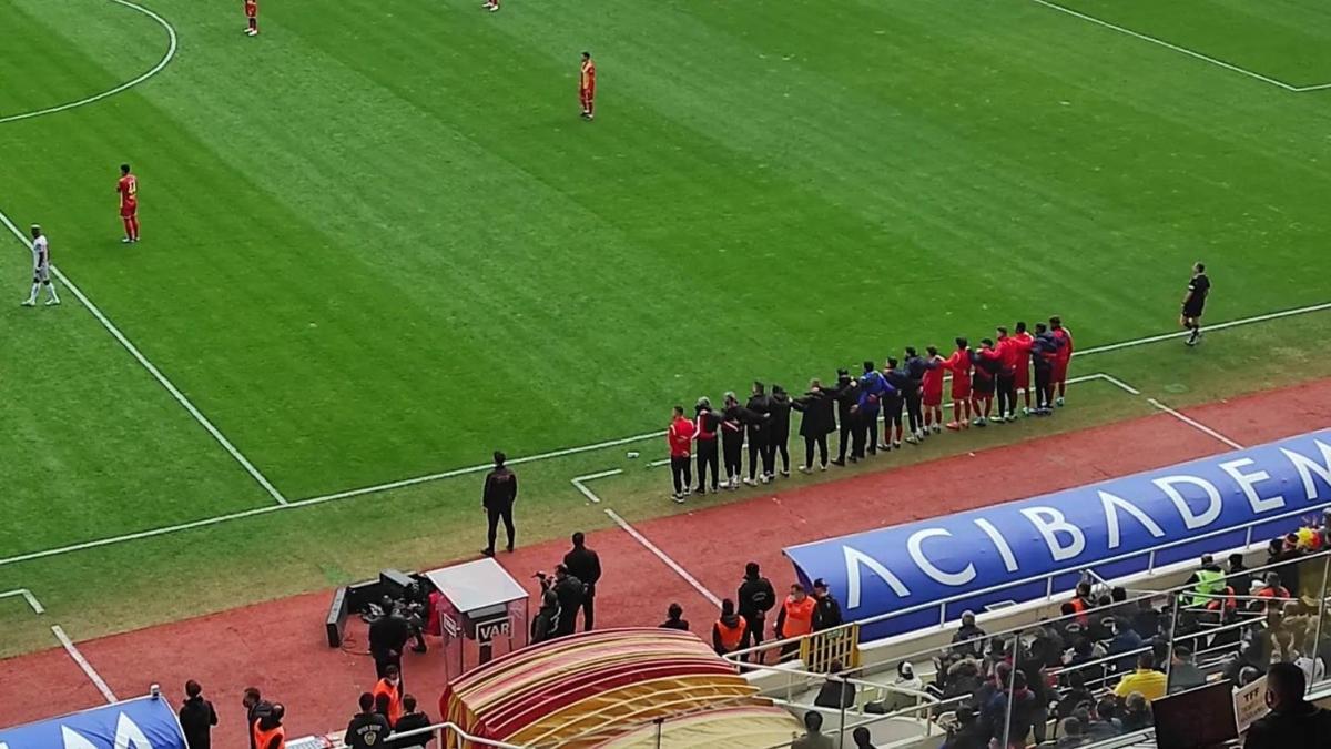 Öznur Kablo Yeni Malatyaspor'da futbolculardan tarihi protesto