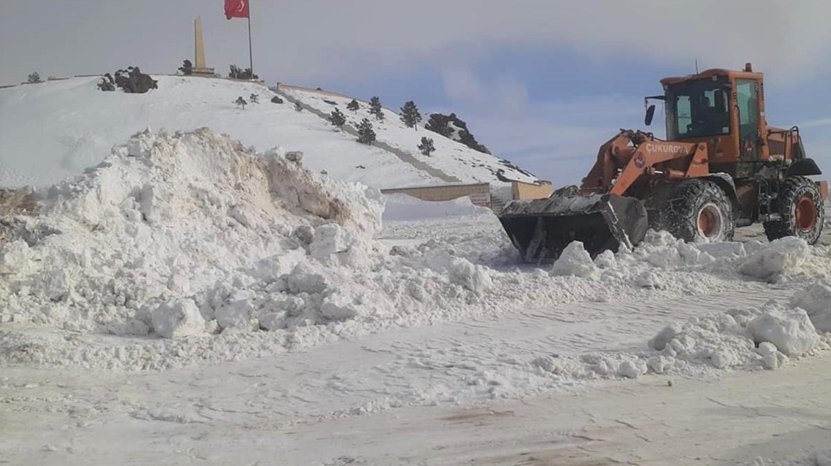 Kop Da'nda 'ehitlere sayg yry etkinlii' iin karla kapl yollar alyor