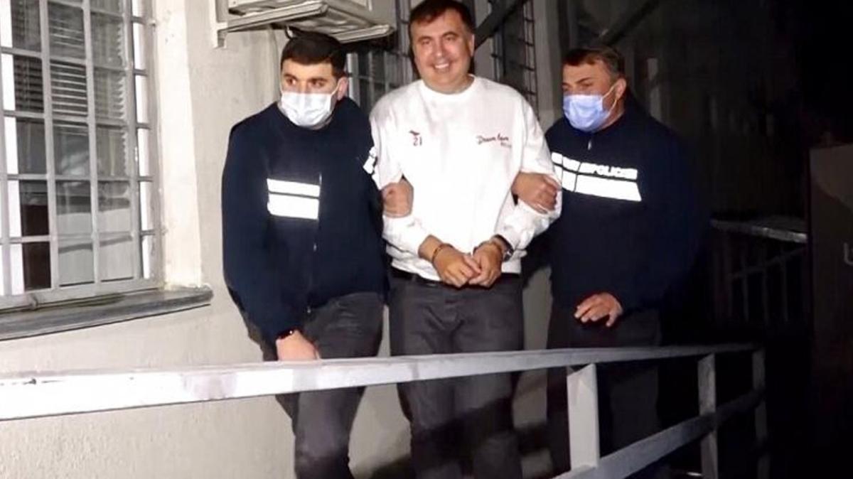 Grcistan'da tutuklanan Saakavili hakim karsnda