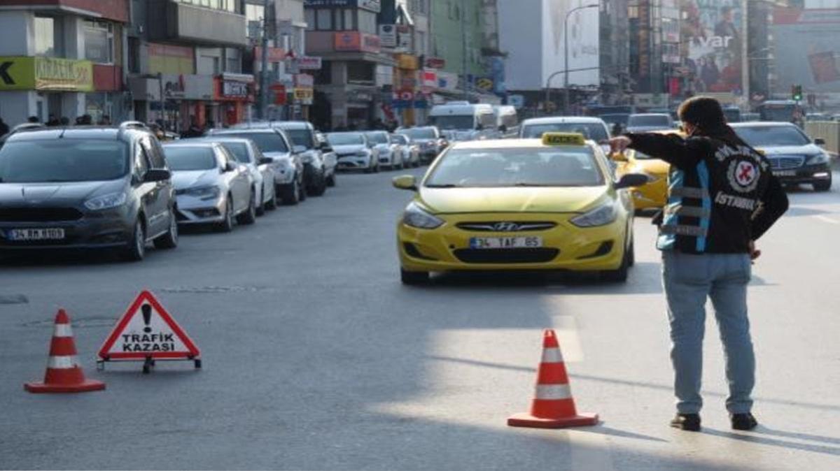 stanbul Kadky'de trafik ekipleri taksicileri denetledi