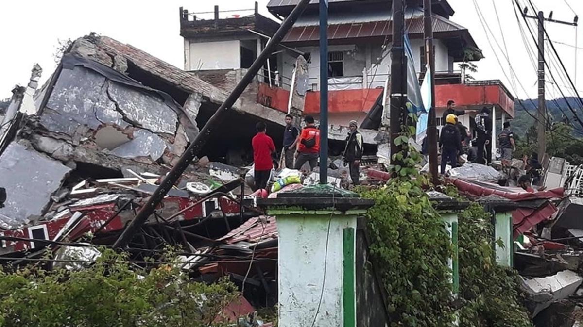 Endonezya'da 6.2 byklnde deprem: 2 l, 20 yaral