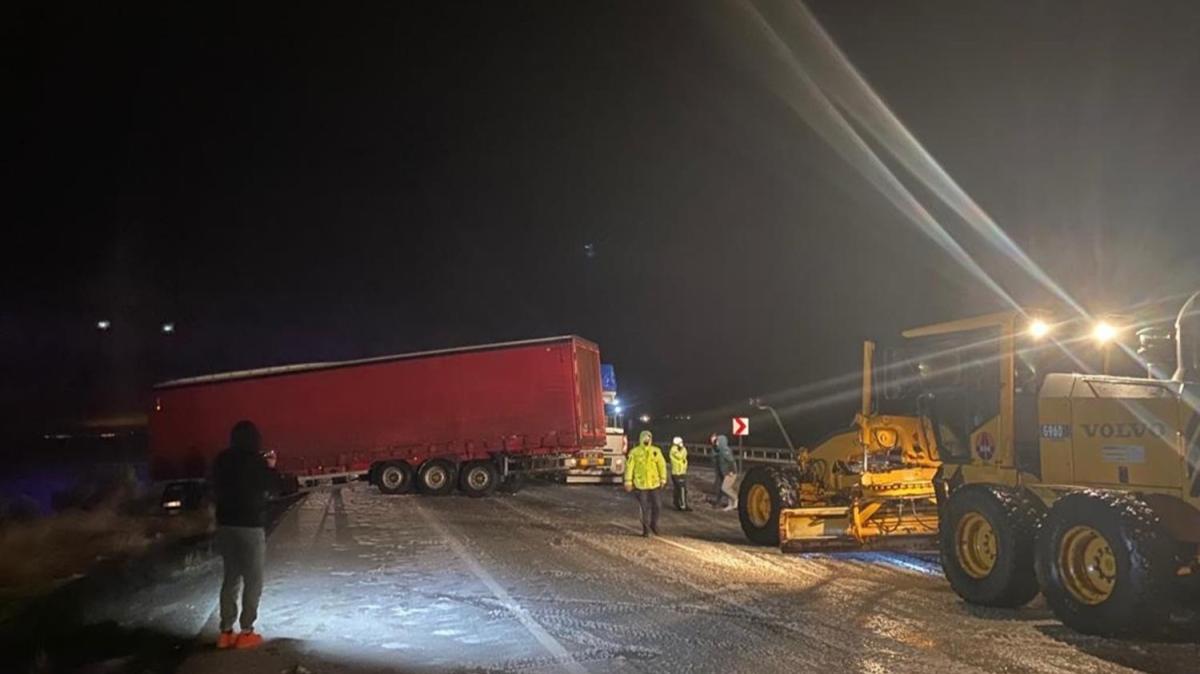 Ktahya'da tr kazas! Kilometrelerce ara kuyruu olutu