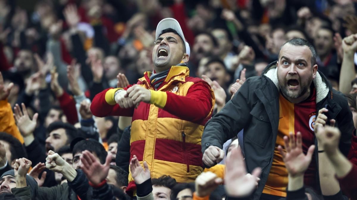 Galatasaray+taraftar%C4%B1ndan+y%C3%B6netime+tepki