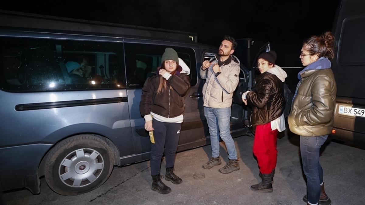 Ukrayna'da yaşayan Türkler kara yoluyla tahliye edildi