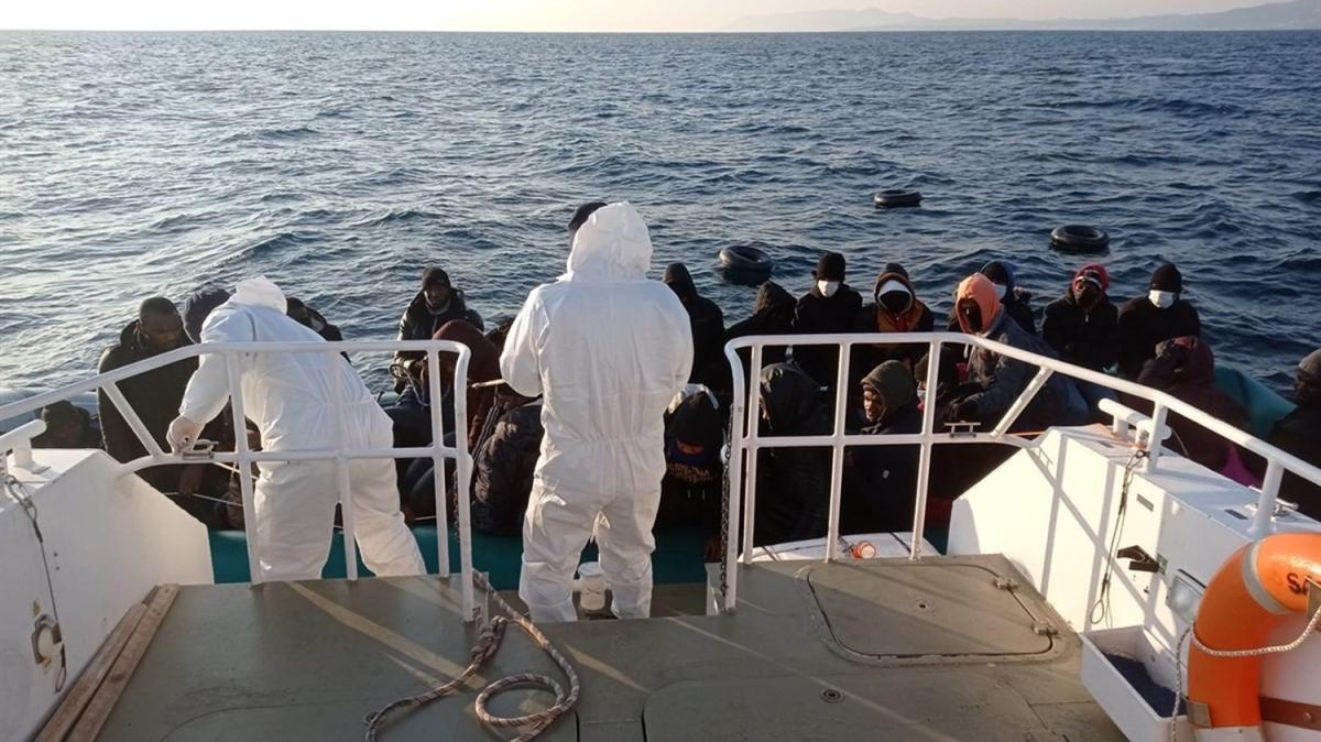 Balıkesir'de Yunanistan'ın ittiği göçmenler kurtarıldı
