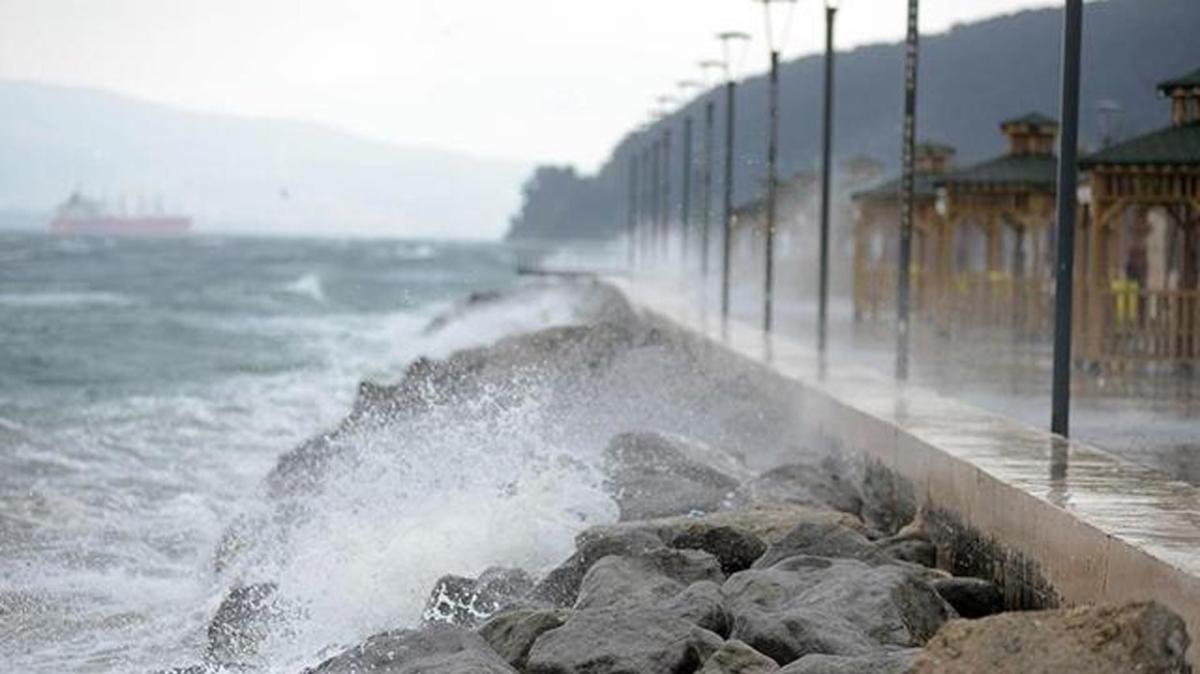 Akdeniz'de saatteki hızı 90 kilometreye ulaşacak şiddetli fırtına bekleniyor