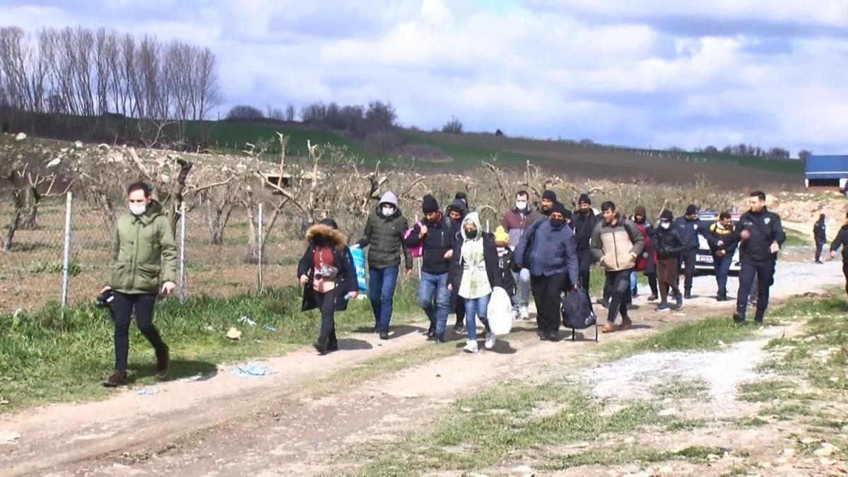 Film sahnesi gerçek oldu! Göçmenler 'Burası Yunanistan' denilerek Büyükçekmece'ye bırakıldı