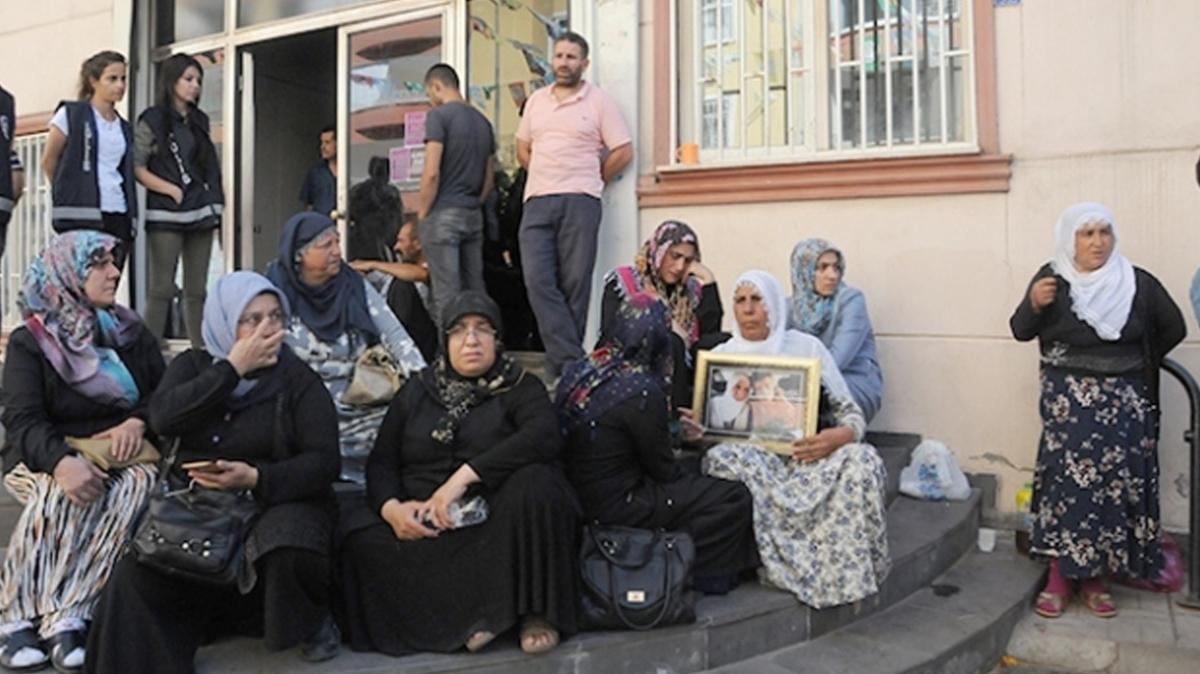 Mu'ta vatandalar ocuklarn terr rgtnden kurtarmaya alyor