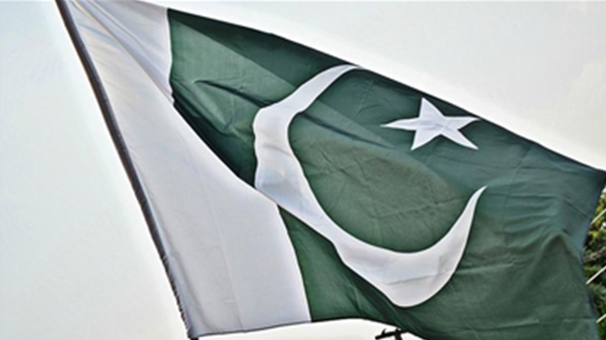 Pakistan Peaver kentinde bombal saldr: 56 kii hayatn kaybetti