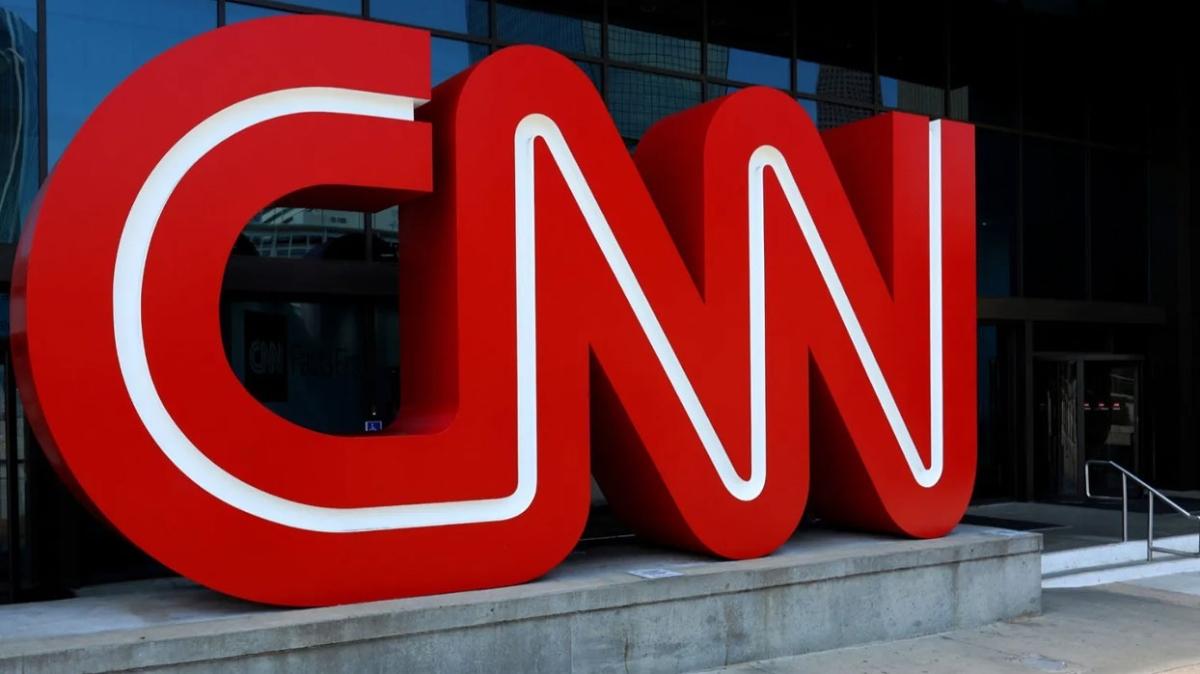 CNN ve Bloomberg'dan Rusya karar! Faaliyetlerini askya aldlar