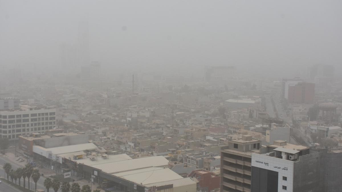 Irak'ta toz fırtınası 20 kişiyi hastanelik etti!