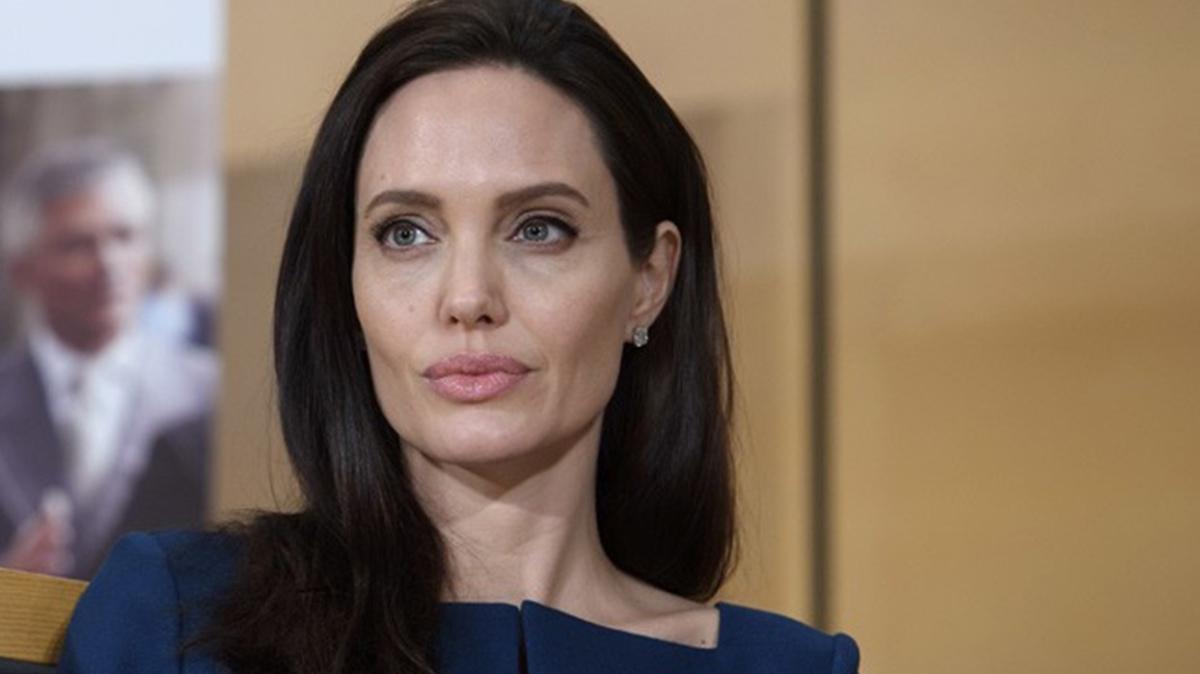 UNHCR zel Elisi Angelina Jolie Yemenliler ile bulutu