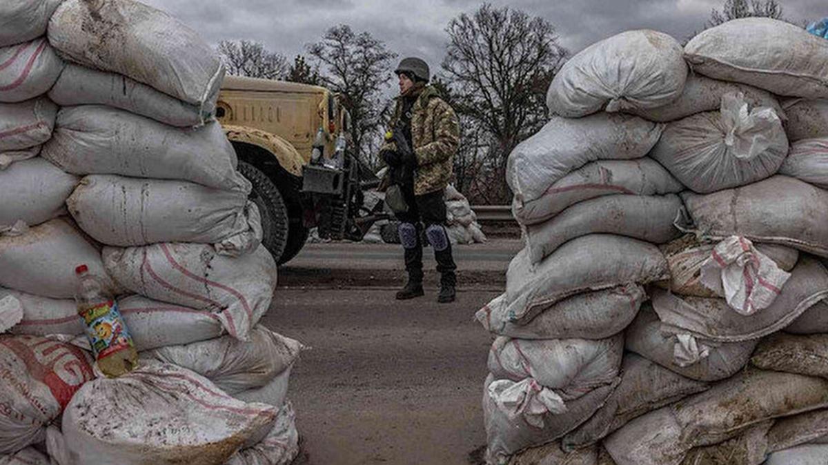 Kiev atmaya hazrlanyor! Kent merkezine barikatlar kuruldu