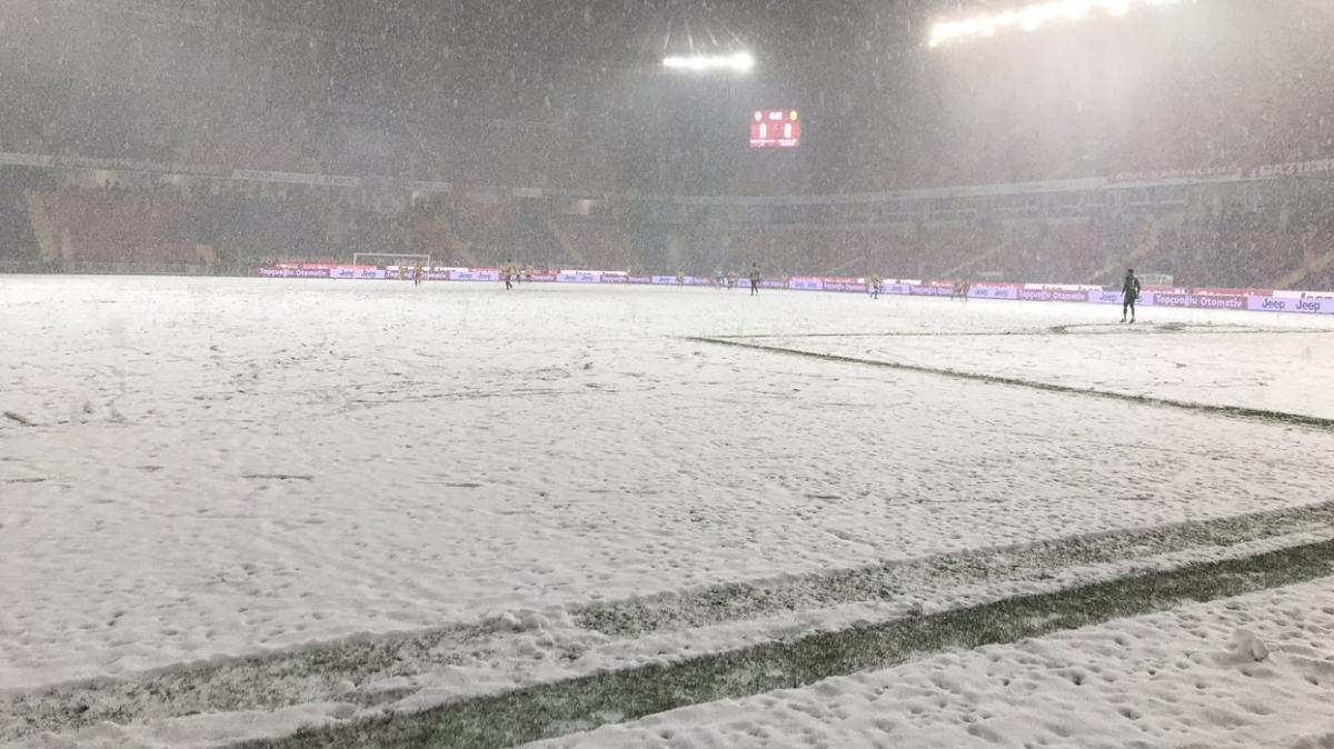 Galatasaray-Beikta derbisi erteleniyor mu" stanbul'da youn kar alarm sonras