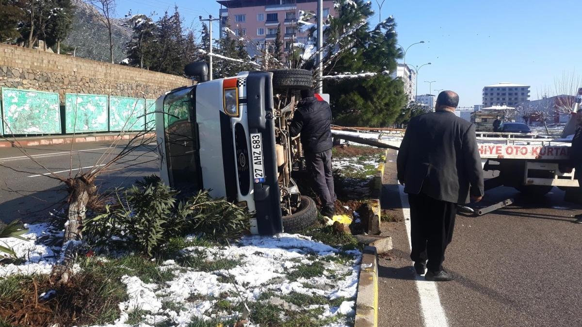 Gaziantep'te minibs devrildi