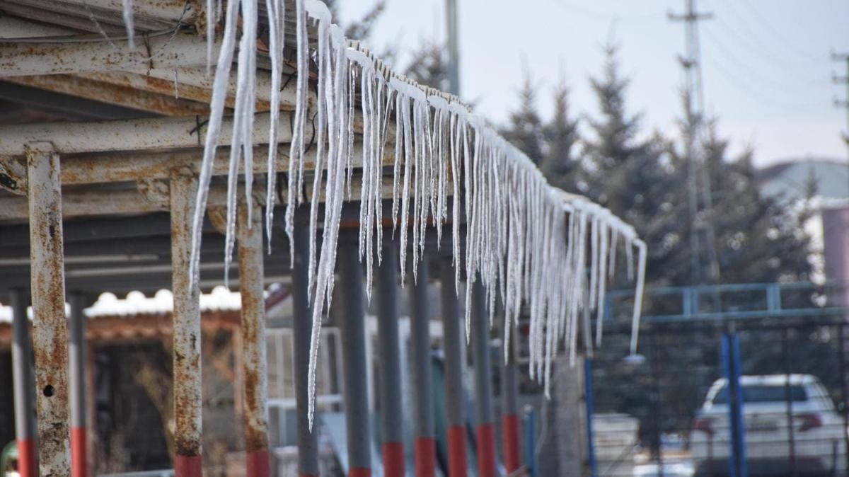 Trkiye'nin en souk ili Sivas oldu! Eksi 28,2 derece ile kaytlara geti